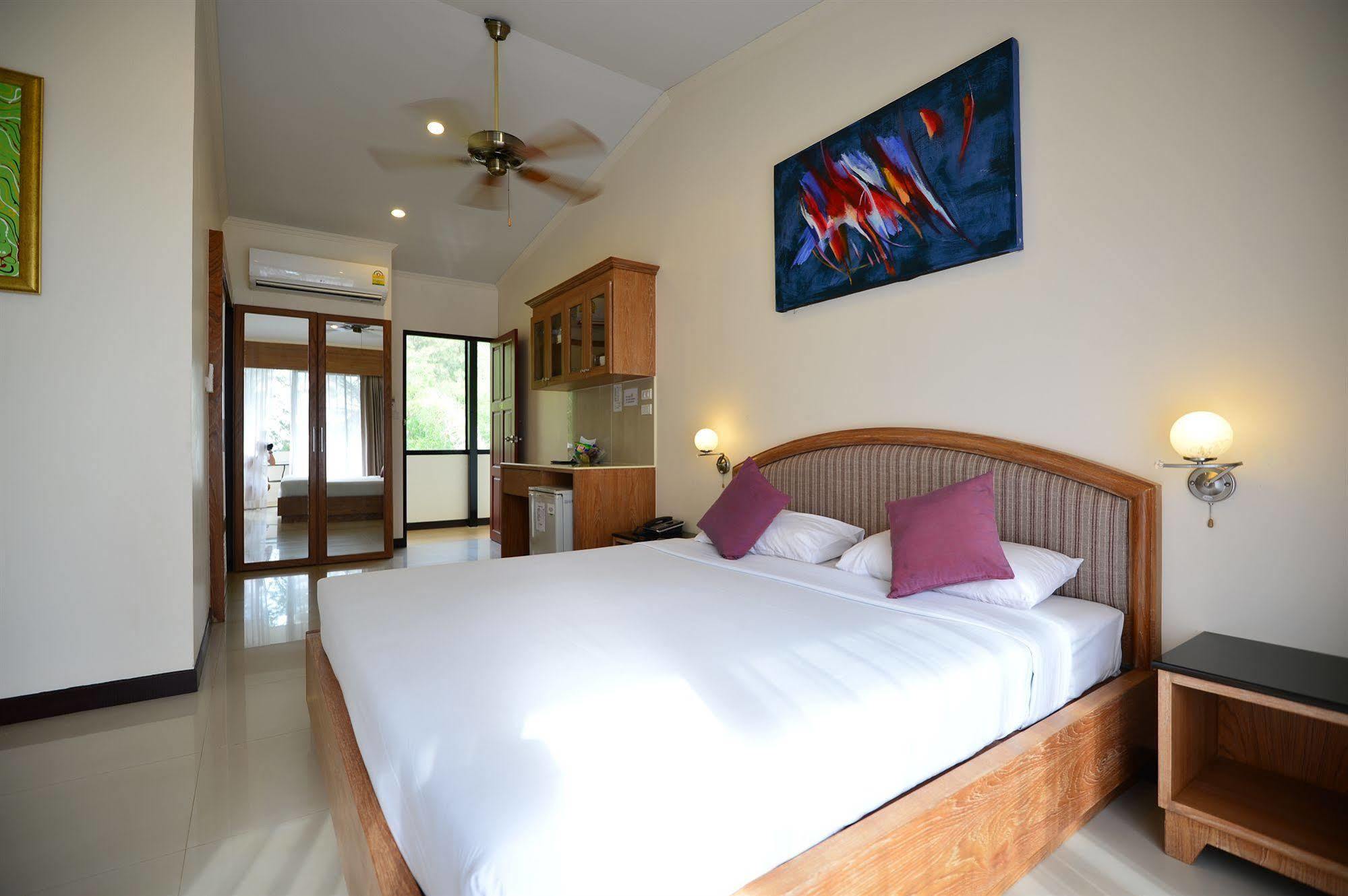 In On The Beach Hotel Karon Ngoại thất bức ảnh